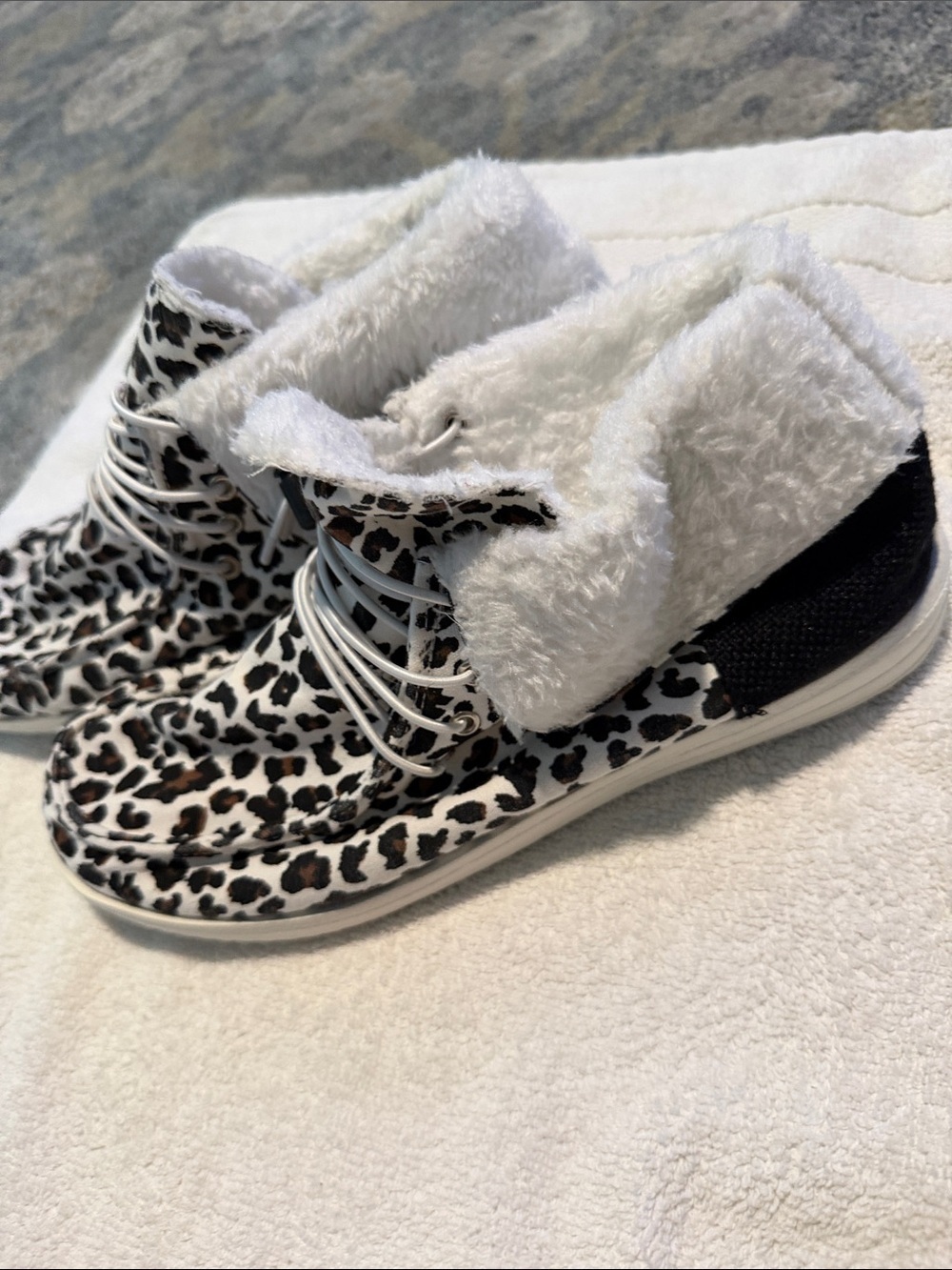Outwoods Leopard Print Faux Fur Lined Women's Ankle Slippers - White/Brown/Black - Picture 2 of 5
